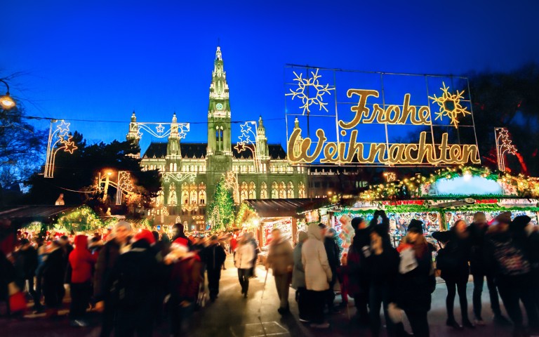 Viyana’da Noel Zamanı: Çikolata Kokusu, Sıcak Şarap ve Buz Üzerinde Yürüyüş